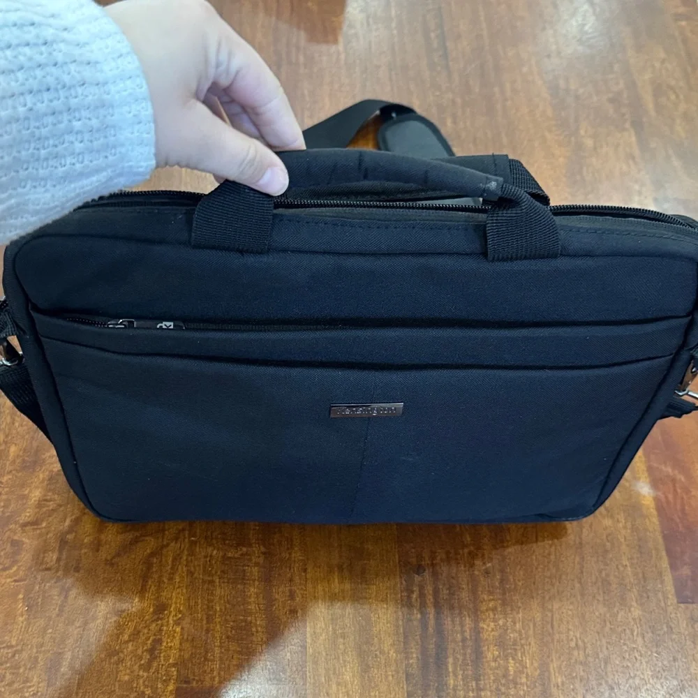 Kensington Black Laptop Messenger Bag